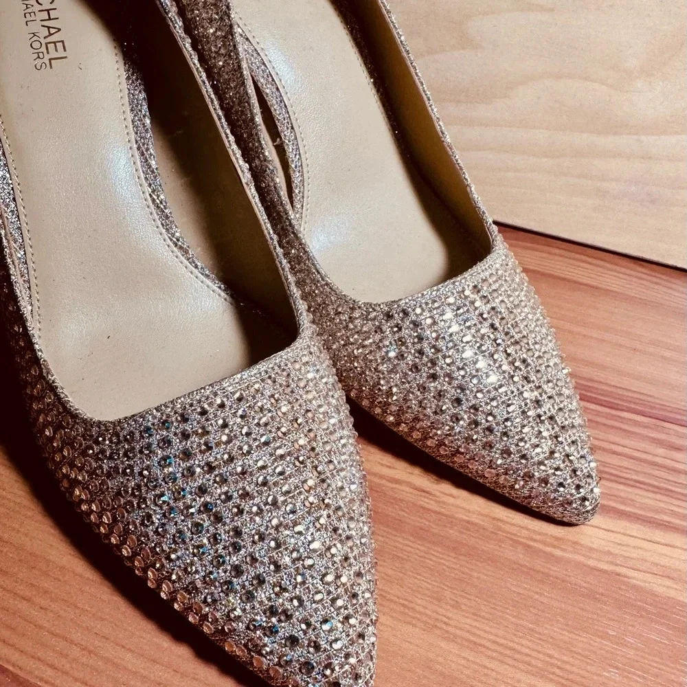 Michael Kors Dorothy Embellished Chain-Mesh Pump Color: Pale Gold Size 6.5 - Picture 9 of 11